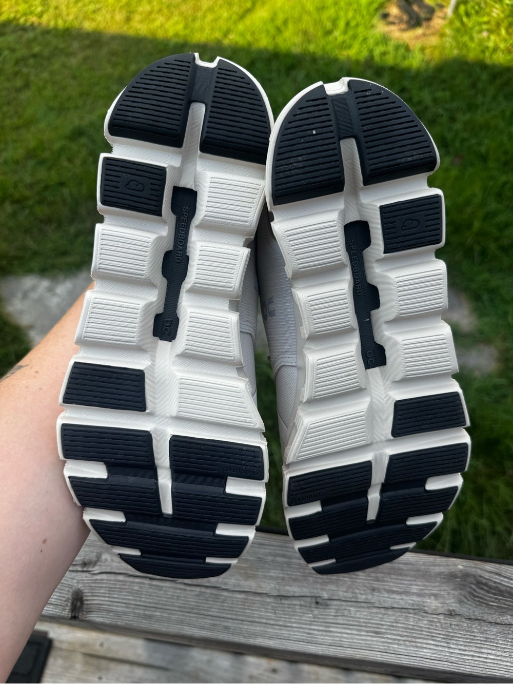 On Running Women Cloud Sneakers in White and Light Gray - Picture 4 of 4